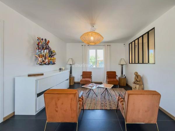 Vente                                                      Villa
                        
                     7 pièces                      166 m2                     à Draguignan