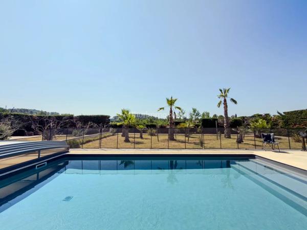 Vente                                                      Villa
                        
                     7 pièces                      166 m2                     à Draguignan