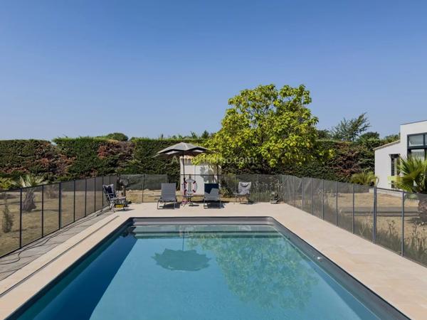 Vente                                                      Villa
                        
                     7 pièces                      166 m2                     à Draguignan