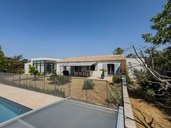 Vente                                                      Villa
                        
                     7 pièces                      166 m2                     à Draguignan