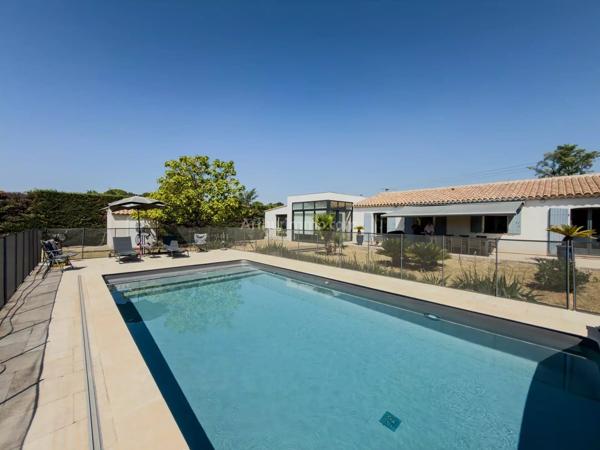 Vente                                                      Villa
                        
                     7 pièces                      166 m2                     à Draguignan