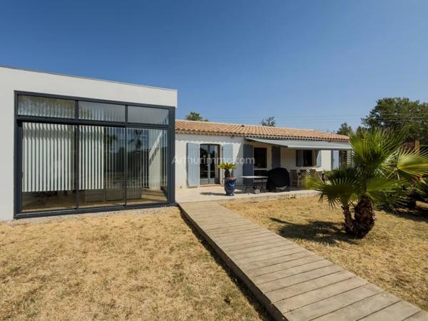 Vente                                                      Villa
                        
                     7 pièces                      166 m2                     à Draguignan