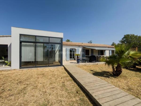Vente                                                      Villa
                        
                     7 pièces                      166 m2                     à Draguignan