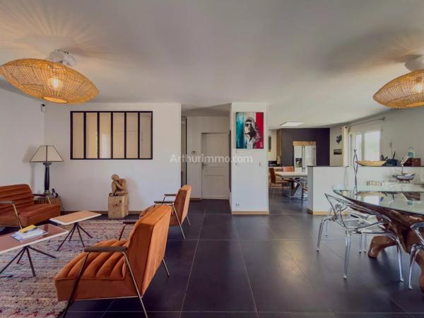 Vente                                                      Villa
                        
                     7 pièces                      166 m2                     à Draguignan