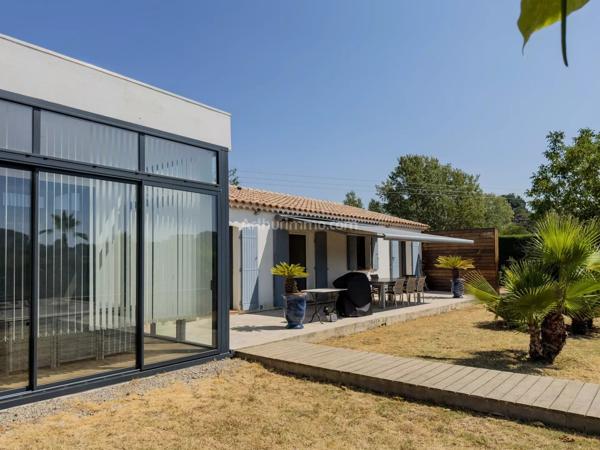 Vente                                                      Villa
                        
                     7 pièces                      166 m2                     à Draguignan