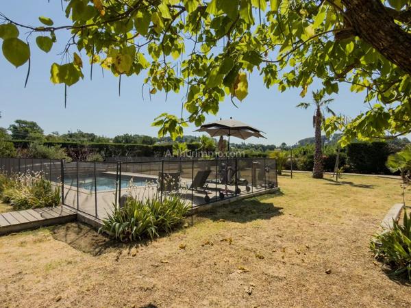 Vente                                                      Villa
                        
                     7 pièces                      166 m2                     à Draguignan
