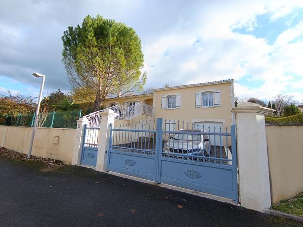 Maison à SEGONZAC, 16130 - 5 pièces 109m²