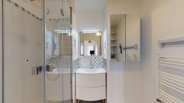 Appartement Asnières Sur Seine 3 pièces 63.44 m2 avec terrasse, cave et parking.