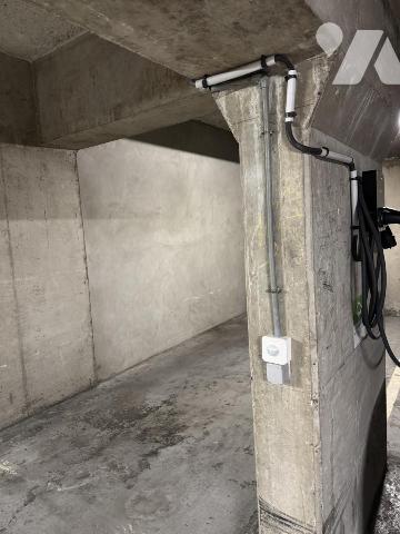 NEUILLY SUR SEINE - HOPITAL AMERICAIN - PARKING A VENDRE