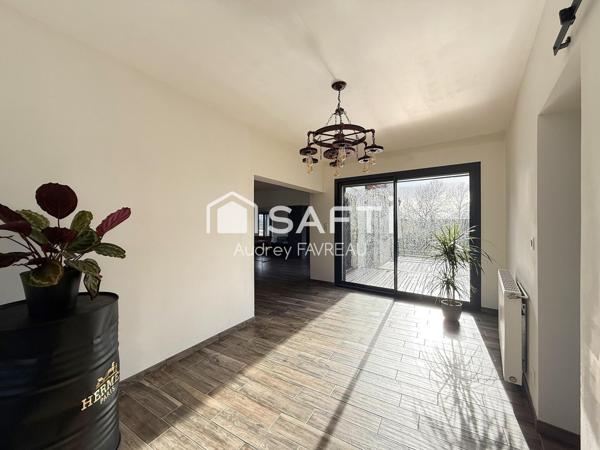 Maison d'architecte rénovée avec piscine et terrain