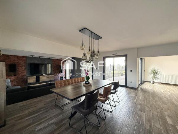 Maison d'architecte rénovée avec piscine et terrain