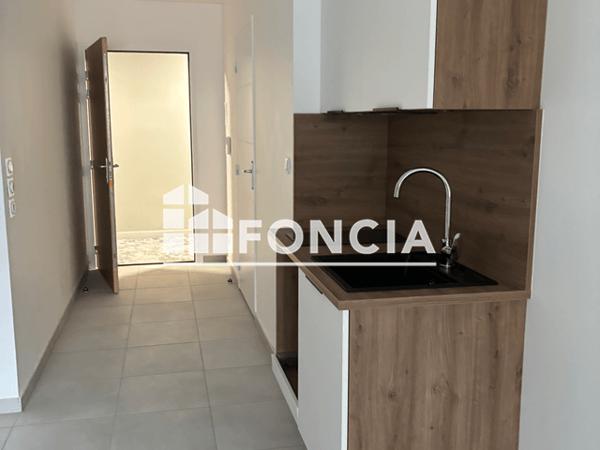 Location Studio 24.2 m² - RUE GRACCHUS BABEUF/RUE DU 5 NOVEMBRE 1993/RUE CHARLES FOURIER Colombelles 14460