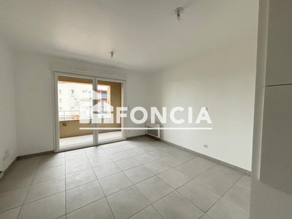 Location Studio 24.2 m² - RUE GRACCHUS BABEUF/RUE DU 5 NOVEMBRE 1993/RUE CHARLES FOURIER Colombelles 14460