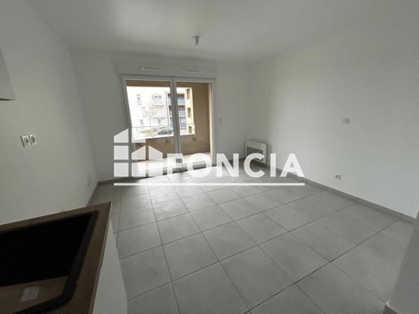 Location Studio 24.2 m² - RUE GRACCHUS BABEUF/RUE DU 5 NOVEMBRE 1993/RUE CHARLES FOURIER Colombelles 14460