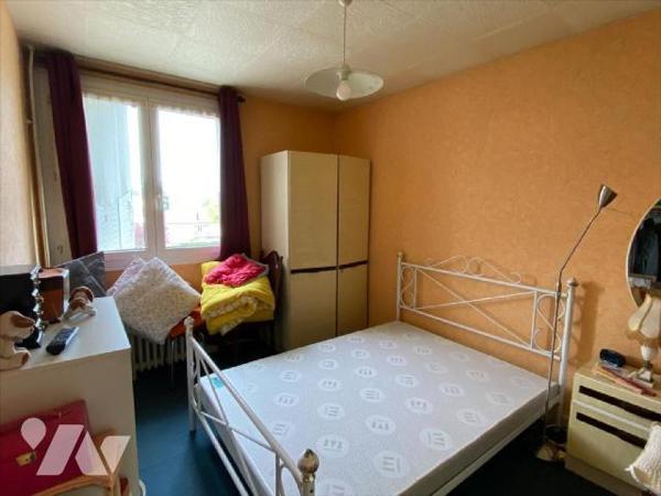 AURILLAC, appartement situé au 2ème étage sans ascenseur d'un immeuble en copropriété, comprena...