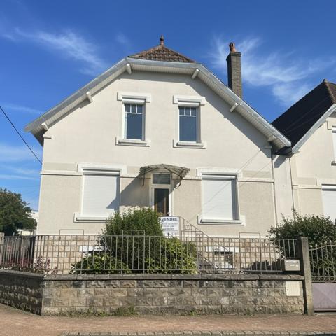 Maison
                                                                                                                                                                                                                                                                                                                        6 pièce(s)                                                                                                                                                                                                          3 chambre(s)                                                                                                                                                                                                          175  m²
