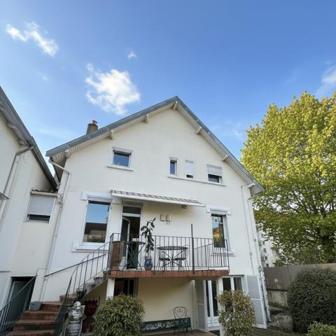 Maison
                                                                                                                                                                                                                                                                                                                        6 pièce(s)                                                                                                                                                                                                          3 chambre(s)                                                                                                                                                                                                          175  m²