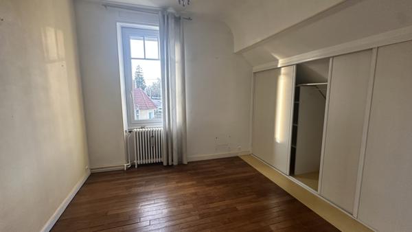 Maison
                                                                                                                                                                                                                                                                                                                        6 pièce(s)                                                                                                                                                                                                          3 chambre(s)                                                                                                                                                                                                          175  m²