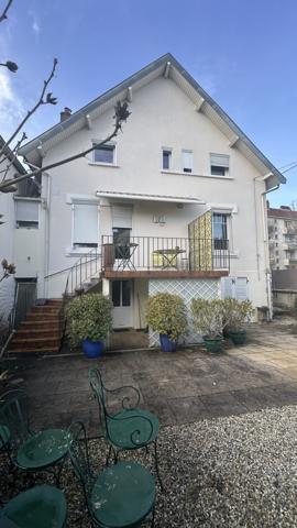 Maison
                                                                                                                                                                                                                                                                                                                        6 pièce(s)                                                                                                                                                                                                          3 chambre(s)                                                                                                                                                                                                          175  m²