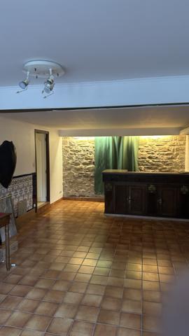 Maison
                                                                                                                                                                                                                                                                                                                        6 pièce(s)                                                                                                                                                                                                          3 chambre(s)                                                                                                                                                                                                          175  m²
