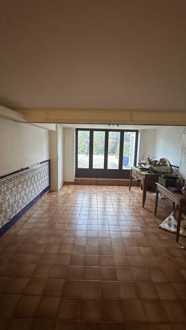 Maison
                                                                                                                                                                                                                                                                                                                        6 pièce(s)                                                                                                                                                                                                          3 chambre(s)                                                                                                                                                                                                          175  m²