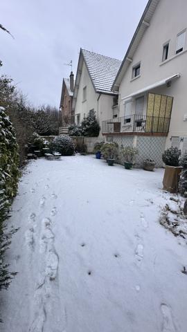 Maison
                                                                                                                                                                                                                                                                                                                        6 pièce(s)                                                                                                                                                                                                          3 chambre(s)                                                                                                                                                                                                          175  m²