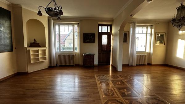 Maison
                                                                                                                                                                                                                                                                                                                        6 pièce(s)                                                                                                                                                                                                          3 chambre(s)                                                                                                                                                                                                          175  m²