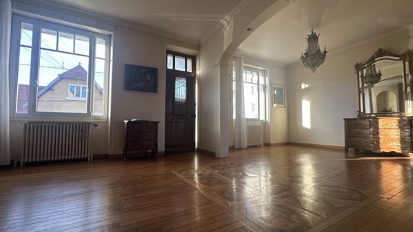 Maison
                                                                                                                                                                                                                                                                                                                        6 pièce(s)                                                                                                                                                                                                          3 chambre(s)                                                                                                                                                                                                          175  m²