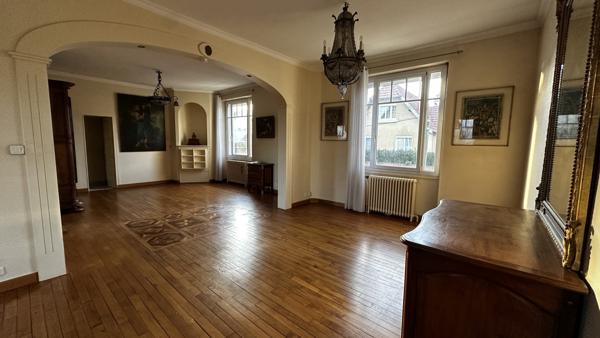 Maison
                                                                                                                                                                                                                                                                                                                        6 pièce(s)                                                                                                                                                                                                          3 chambre(s)                                                                                                                                                                                                          175  m²