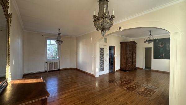 Maison
                                                                                                                                                                                                                                                                                                                        6 pièce(s)                                                                                                                                                                                                          3 chambre(s)                                                                                                                                                                                                          175  m²