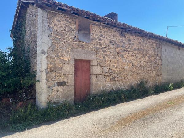 A Cognac la Forêt -Terrain  à bâtir de 1060 m2 avec un vrai potentiel d'aménagement