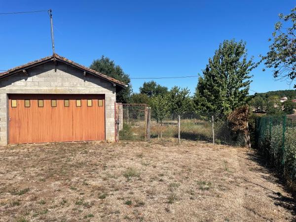 A Cognac la Forêt -Terrain  à bâtir de 1060 m2 avec un vrai potentiel d'aménagement