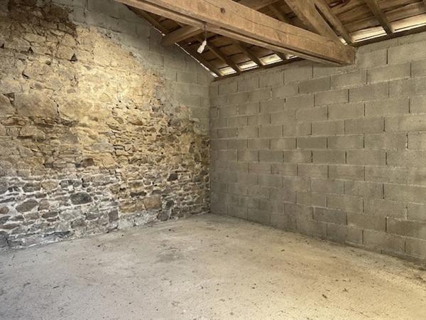A Cognac la Forêt -Terrain  à bâtir de 1060 m2 avec un vrai potentiel d'aménagement