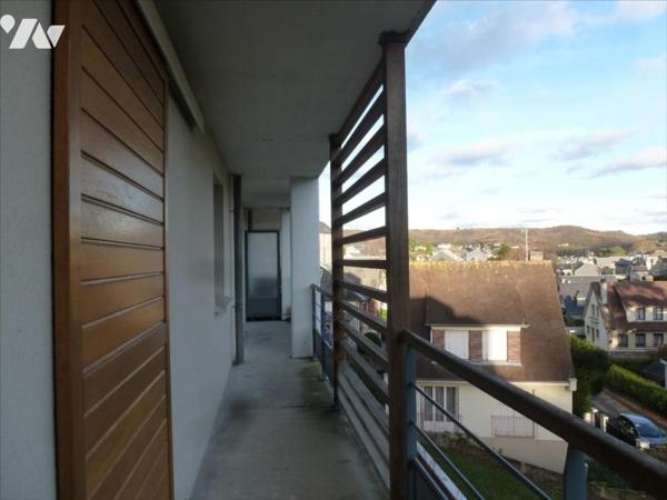 Proximité Centre Ville Appartement de type 3 au 2ème étage avec ascenseur vendu loué.