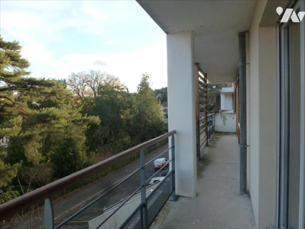 Proximité Centre Ville Appartement de type 3 au 2ème étage avec ascenseur vendu loué.