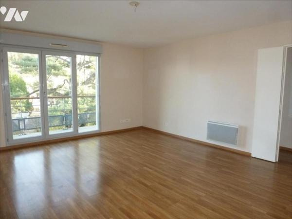 Proximité Centre Ville Appartement de type 3 au 2ème étage avec ascenseur vendu loué.