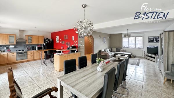 Le confort d’un plain-pied, l’espace d’un pavillon moderne, le charme d’un grand terrain : ici, tout y est.