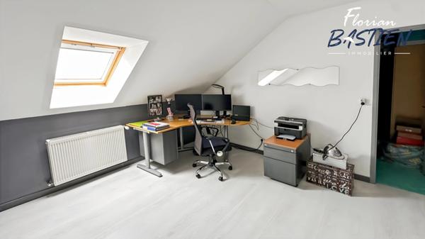 Le confort d’un plain-pied, l’espace d’un pavillon moderne, le charme d’un grand terrain : ici, tout y est.