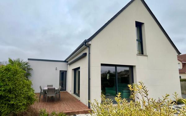 Maison à vendre    5 pièces • 123 m2 Émiéville