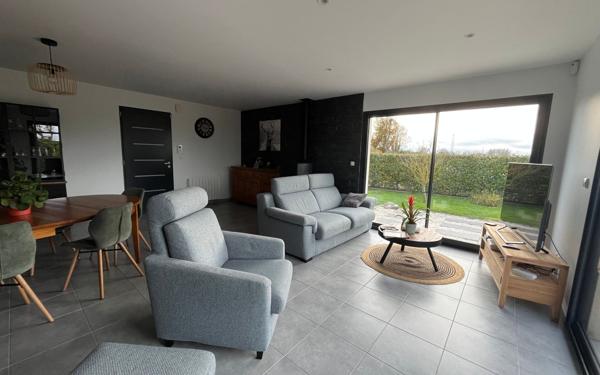 Maison à vendre    5 pièces • 123 m2 Émiéville