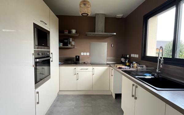 Maison à vendre    5 pièces • 123 m2 Émiéville