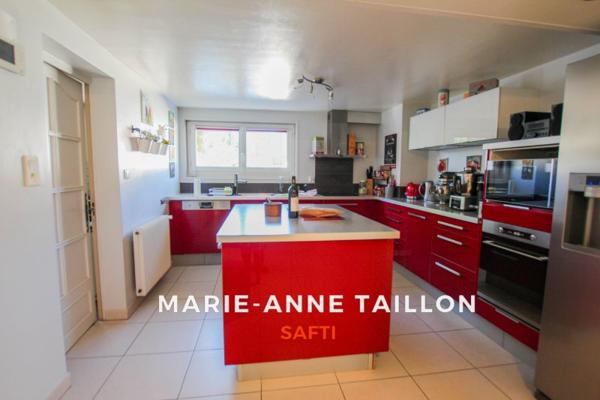 Maison de ville de 199 m2 - 4 chambres - Piscine - Pergola bioclimatique - Terrain de 5 159 m2