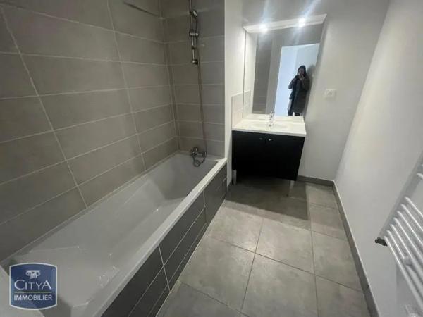 Appartement à louer 4 pièces 81.2m² Seilh (31840)