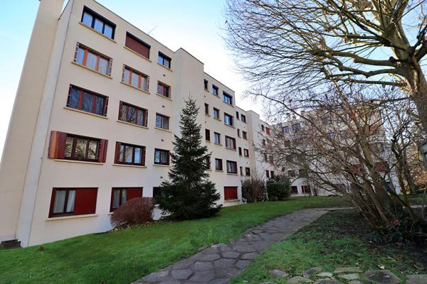 Appartement traversant à Saint-Maur - Quartier Champignol, Proche RER A et Commerces
