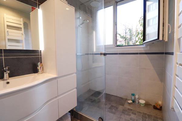 Appartement traversant à Saint-Maur - Quartier Champignol, Proche RER A et Commerces