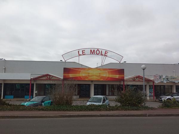 CHALLANS, Local commercial de 230 m²