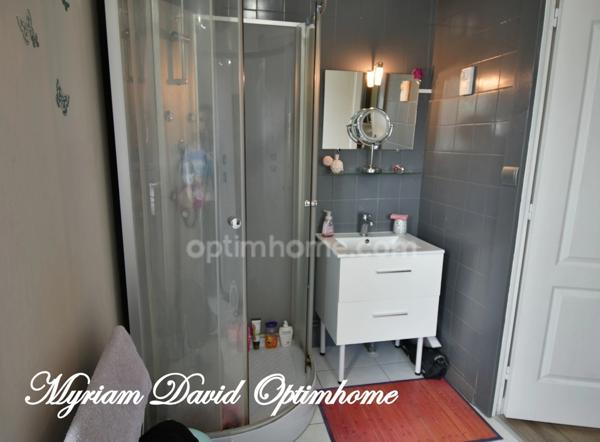 Immeuble de rapport rénové – 2 appartements + local commercial – Rostrenen centre