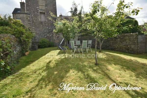 Immeuble de rapport rénové – 2 appartements + local commercial – Rostrenen centre