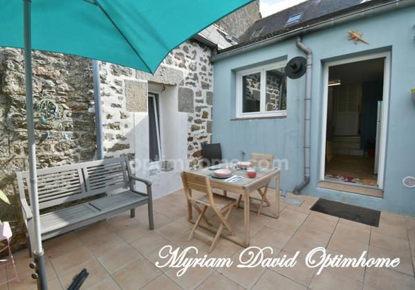 Immeuble de rapport rénové – 2 appartements + local commercial – Rostrenen centre