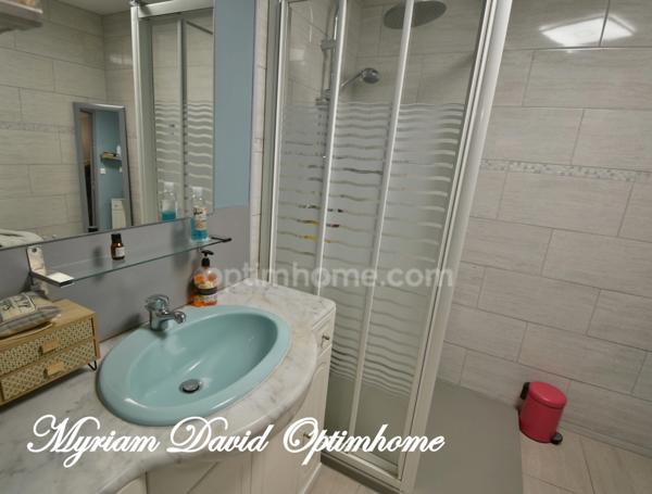 Immeuble de rapport rénové – 2 appartements + local commercial – Rostrenen centre